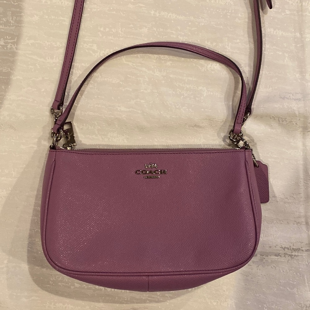 Coach hand bag. Pre loved.